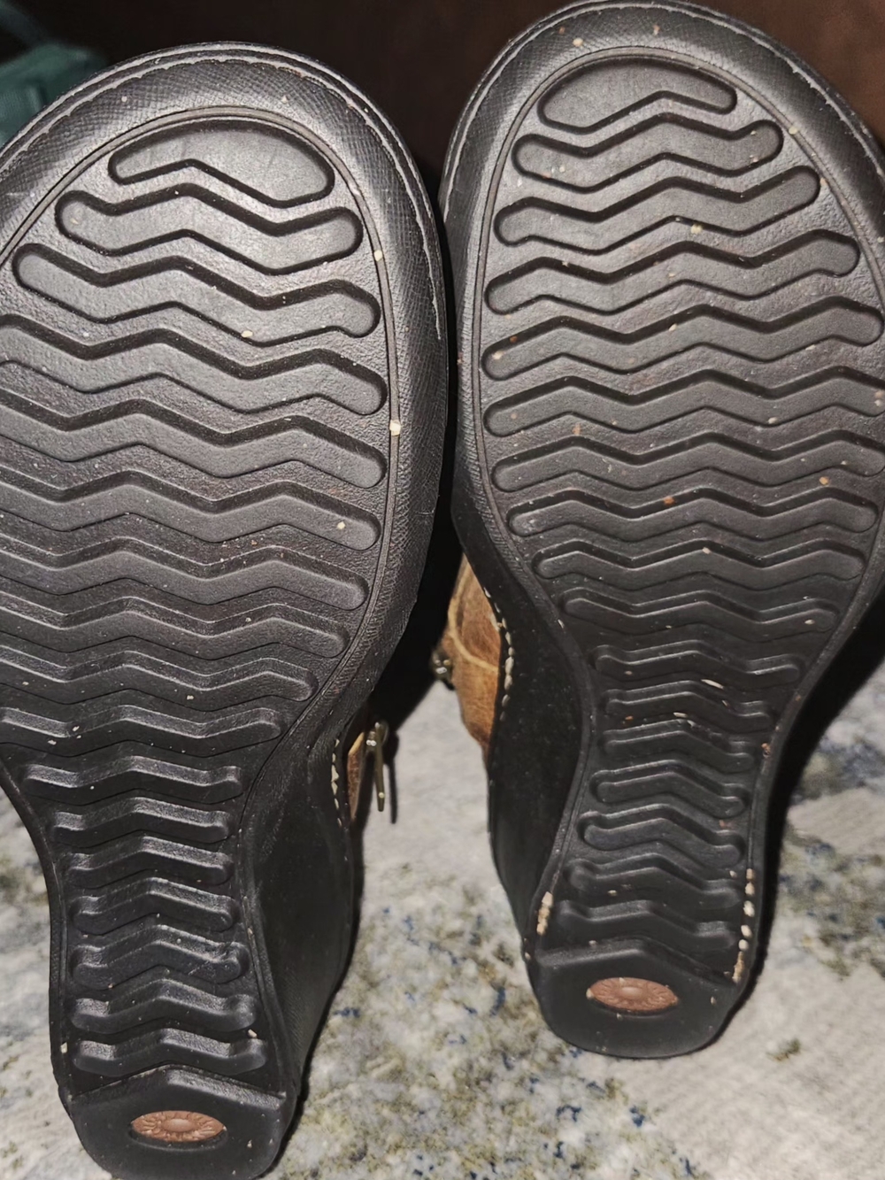 KEEP TOOTIES COZY & DRY! Best Of Ugg signature Lining But Weatherproof! - Picture 6 of 7
